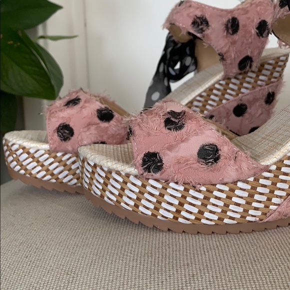 Scarpi’s SIZE 7 ONLY Pink w/Polka Dot Sash Sandals - Picture 6 of 10
